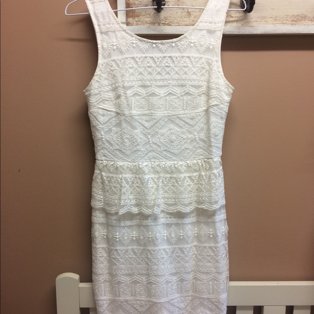 Adorable American Eagle never worn cream dress.
